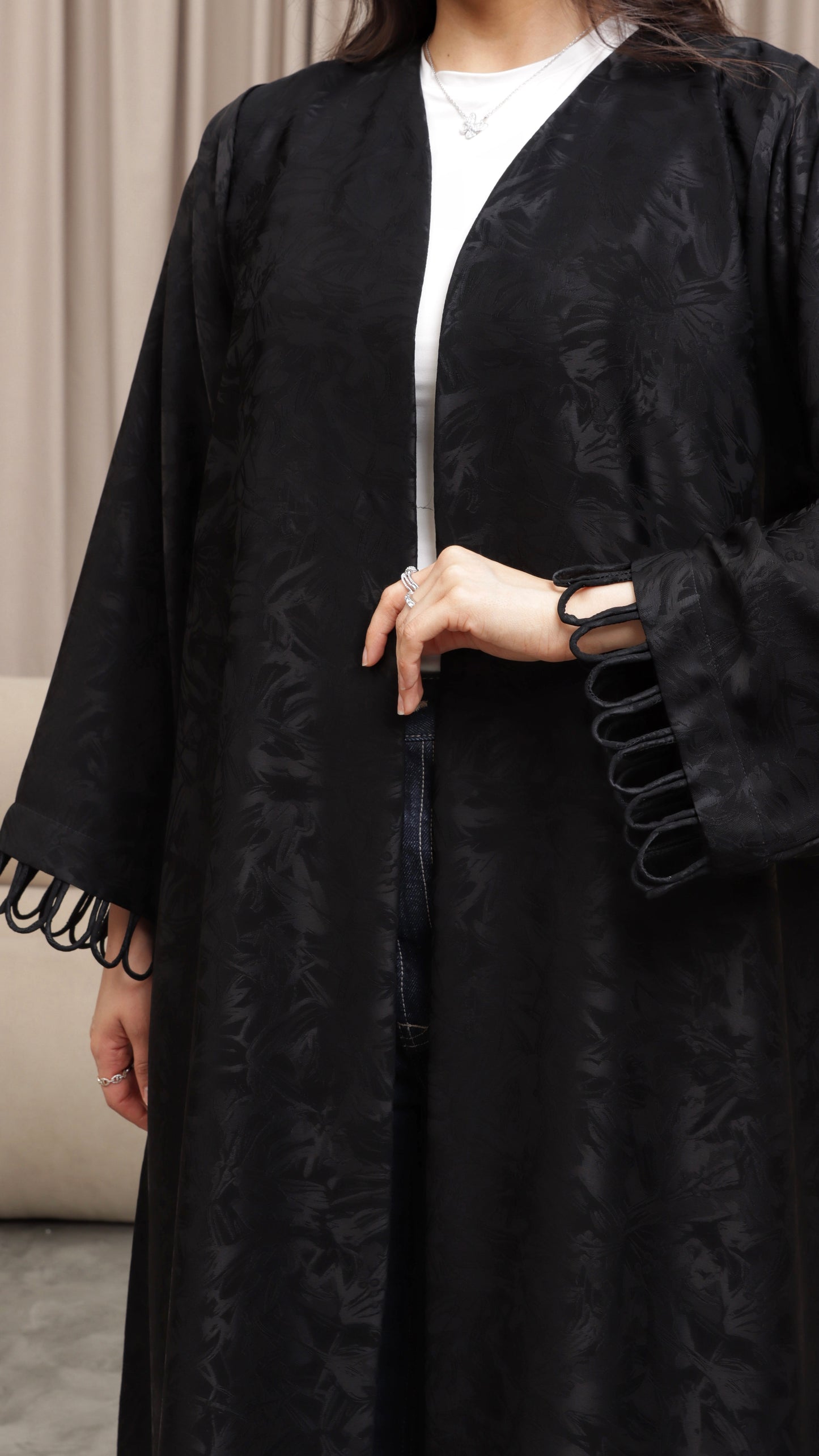 E120- Black knot abaya