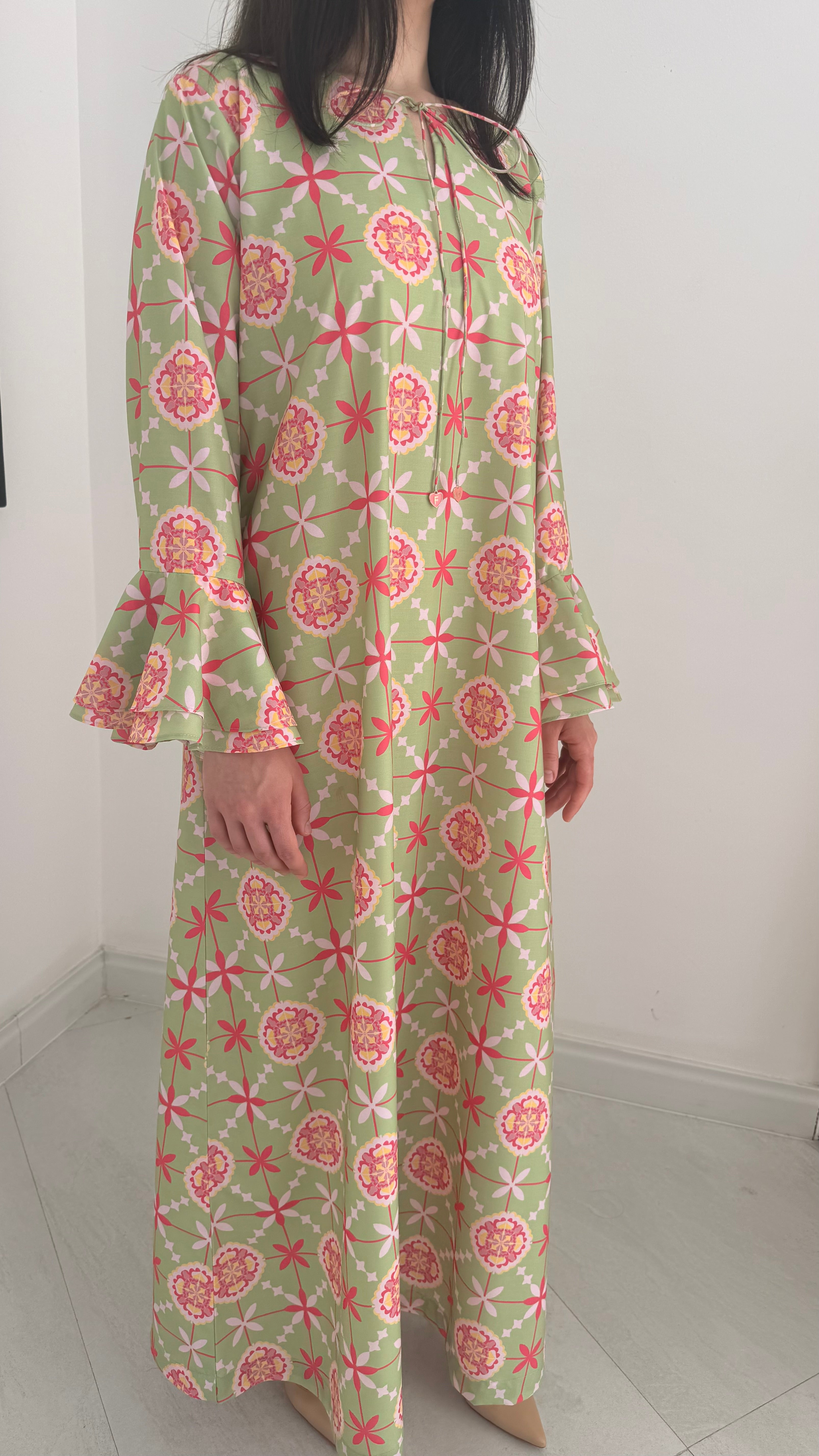 O70 Green kaftan with heart letters charm