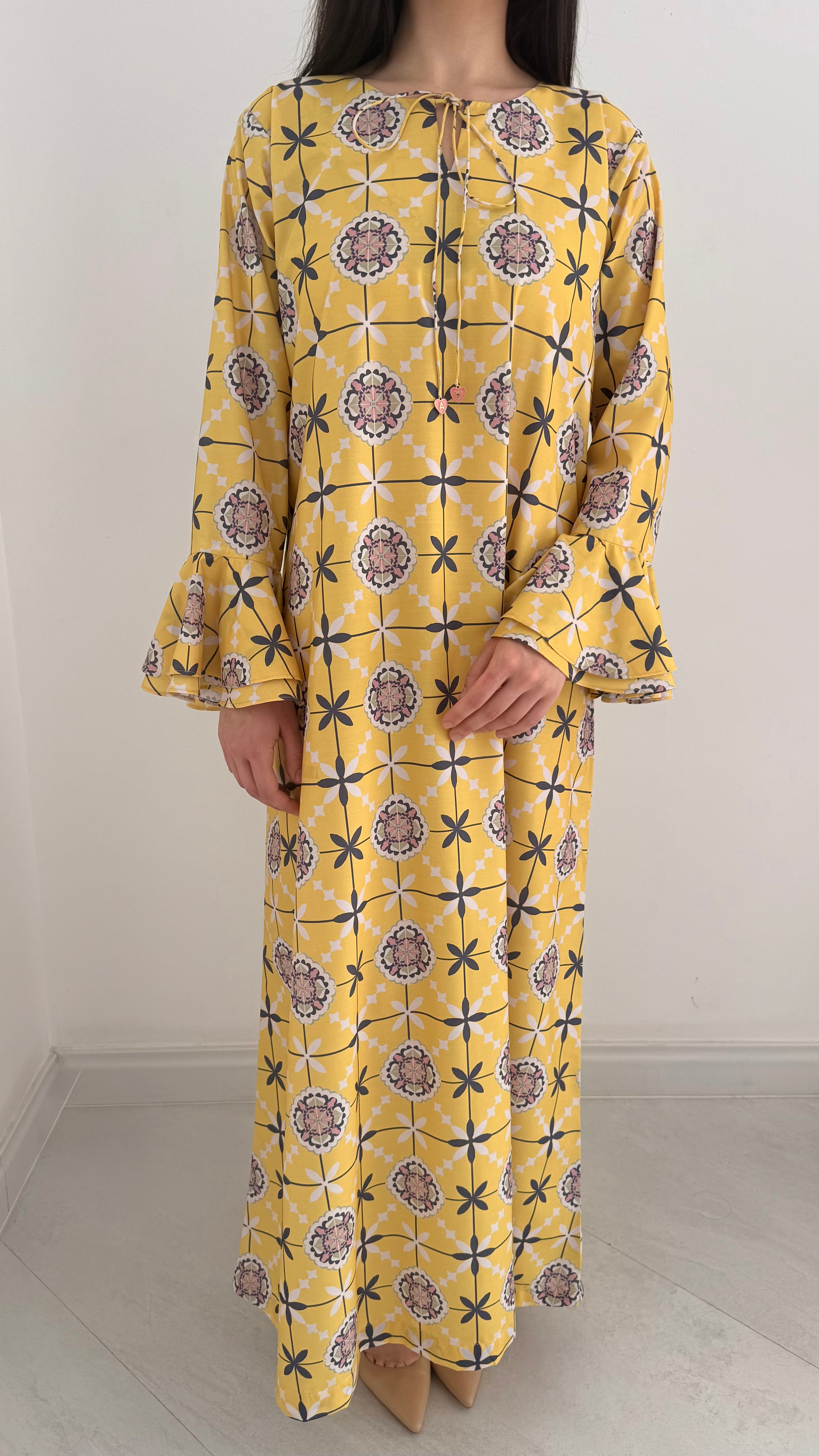 O69 Yellow kaftan with heart letters charm