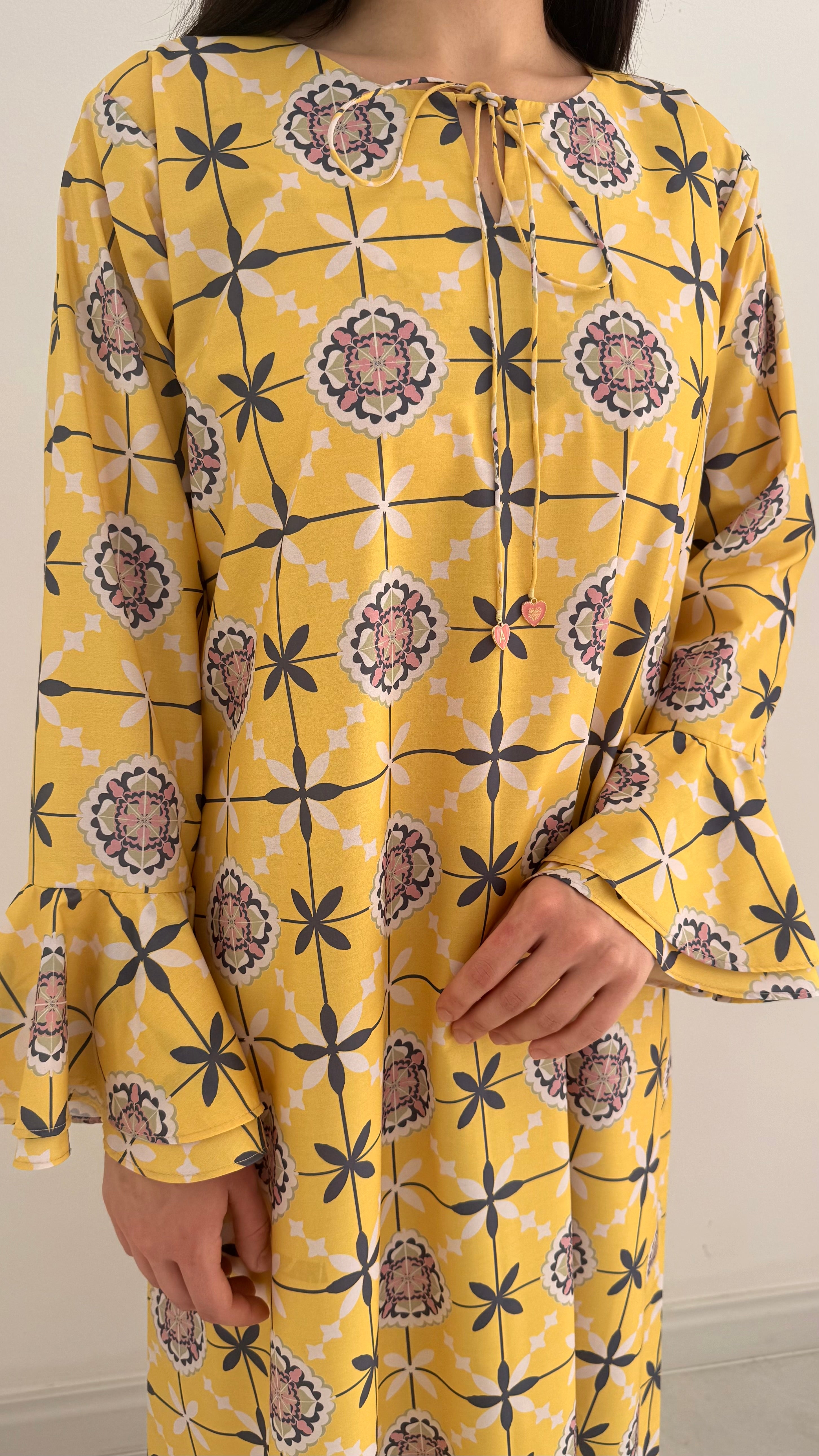 O69 Yellow kaftan with heart letters charm