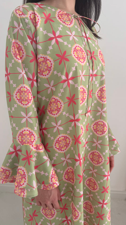 O70 Green kaftan with heart letters charm