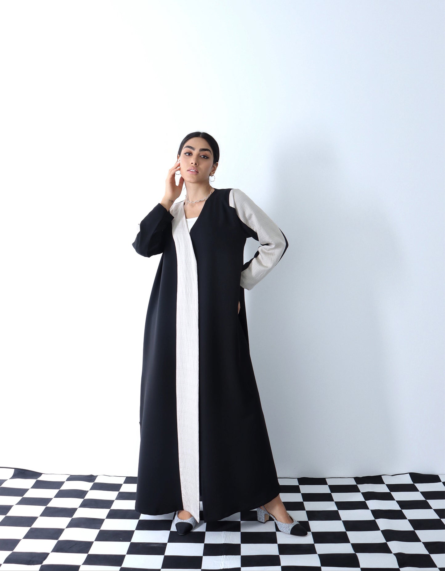 O337 Abaya