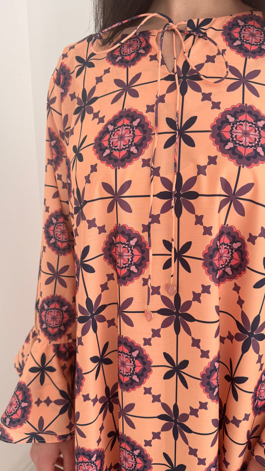 O71 Peach kaftan with heart letters charm