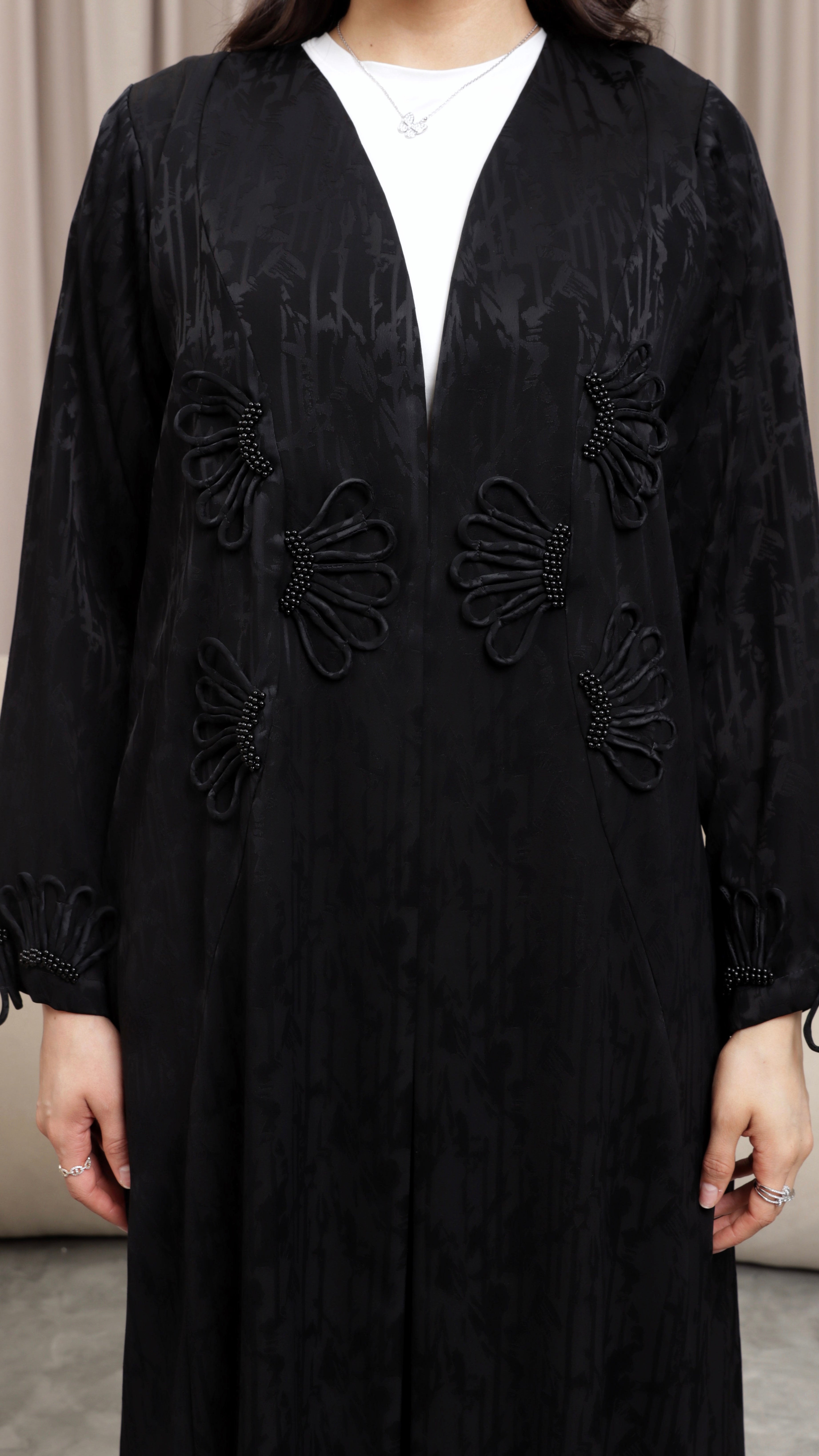 E118- Black Jacquard bloom abaya