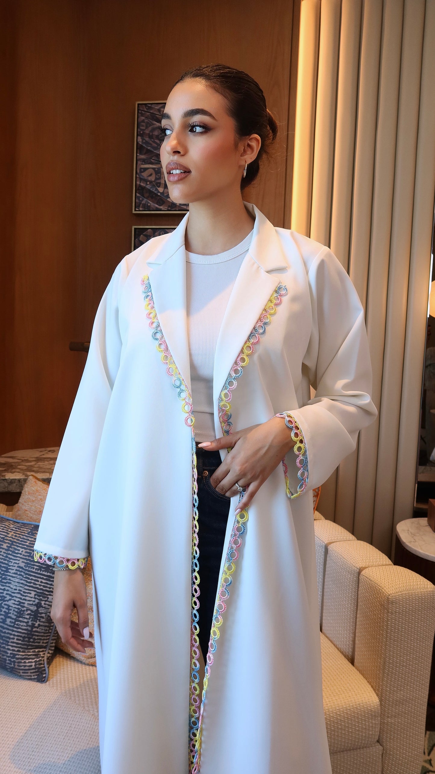 E129- Rainbow Crochet colar abaya