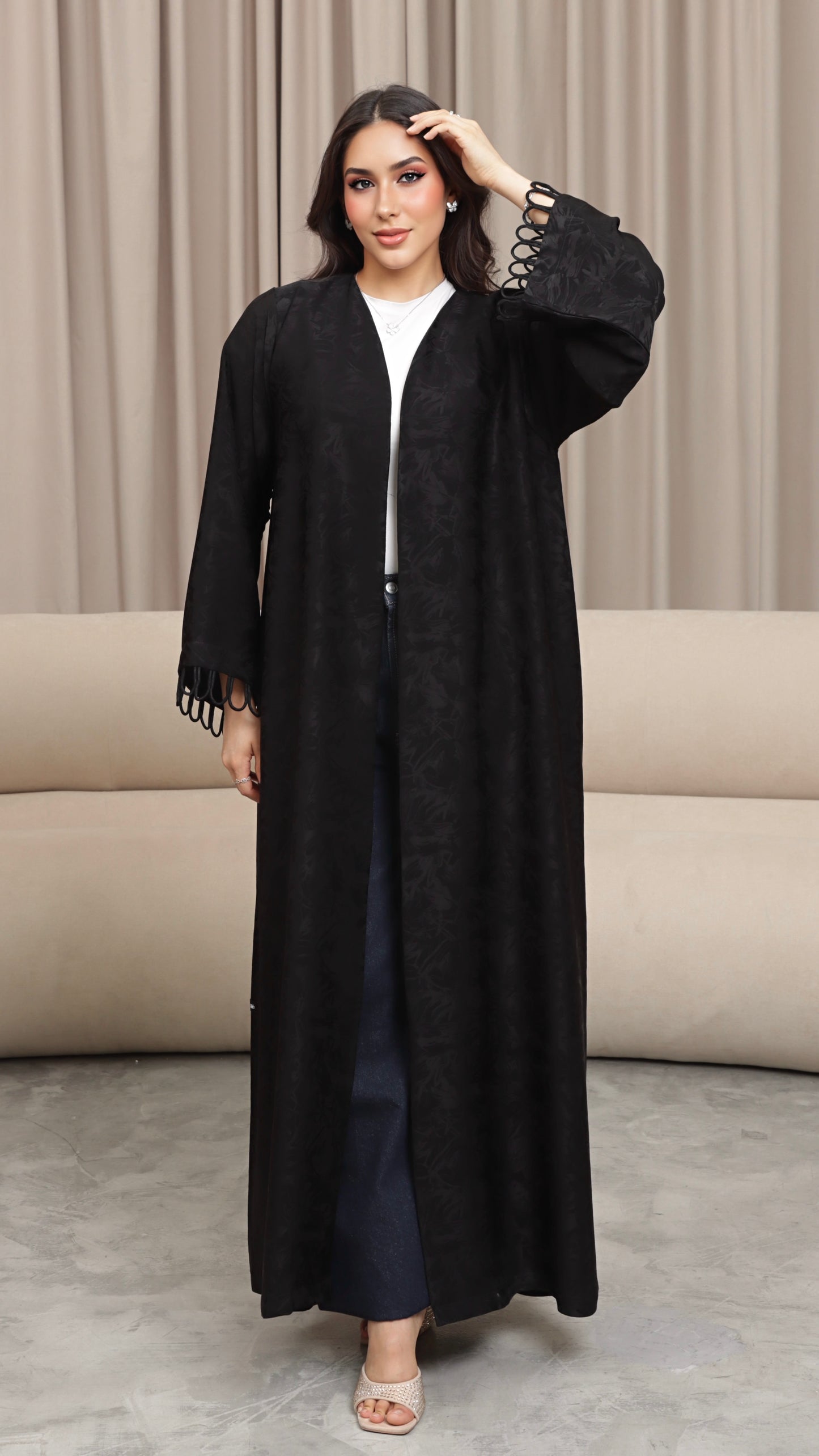 E120- Black knot abaya